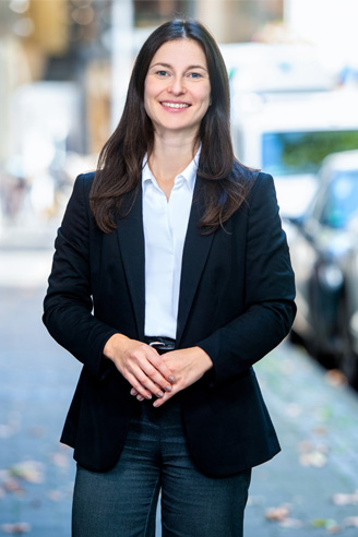Foto von Rechtsanwältin Julia Zinke, LL.B. von der Kanzlei Pauly Rechtsanwälte Köln